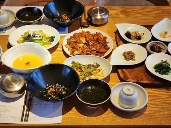 전농부의 풀꽃밥상 팔공본점 사진 5