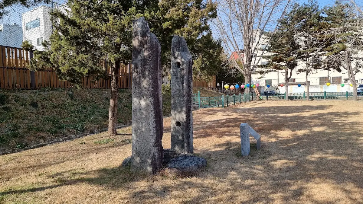 안동 운흥동 당간지주와 오층전탑 대표 사진