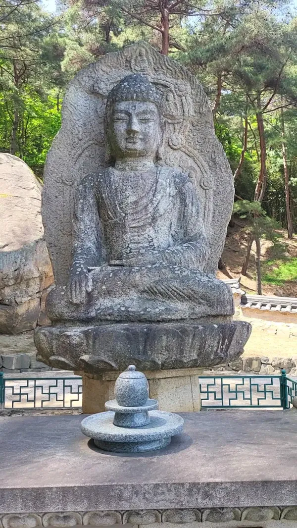 경주 남산 미륵곡 석조여래좌상