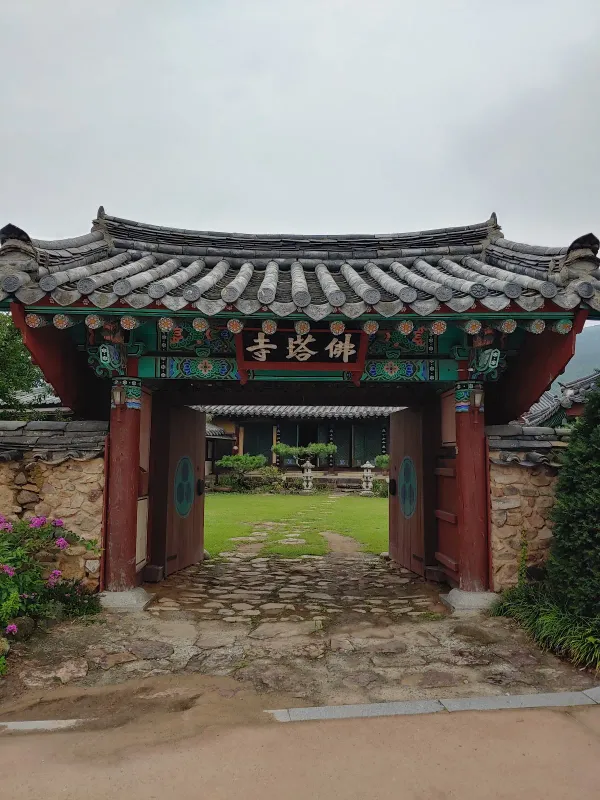 경주 남산동 동·서 삼층석탑 사진 2