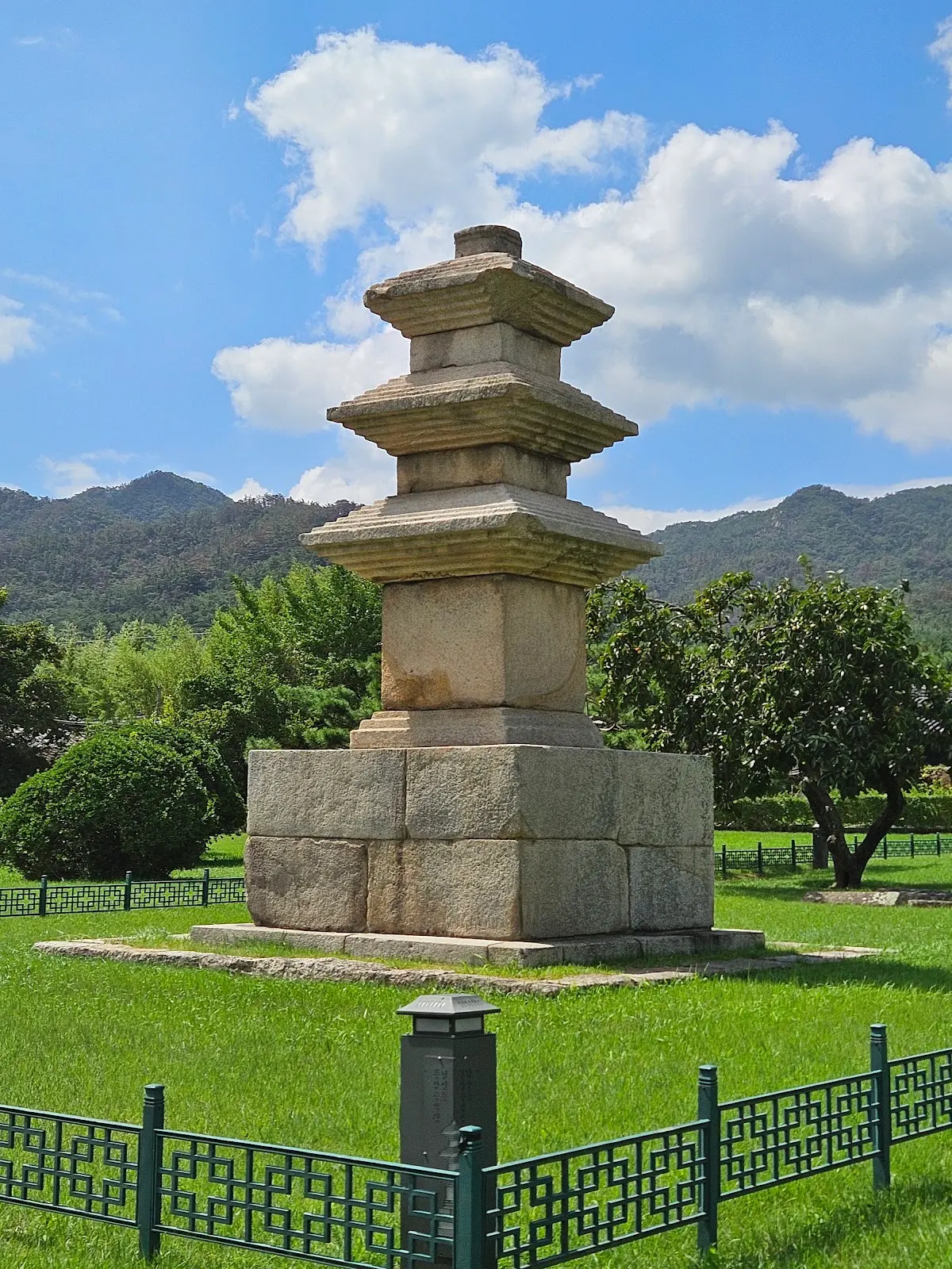 경주 남산동 동·서 삼층석탑 대표 사진