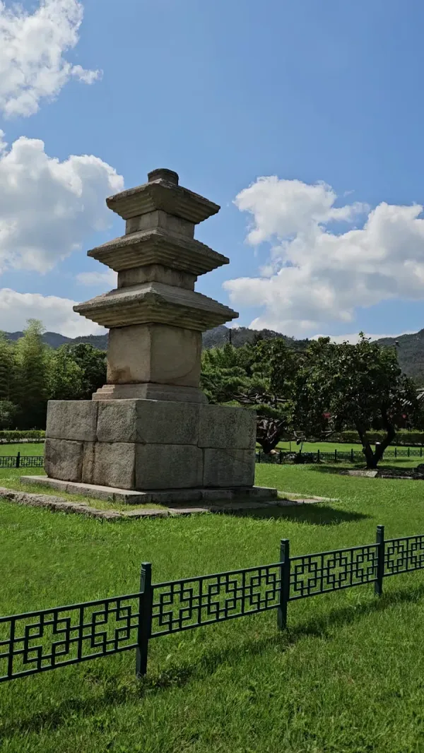 경주 남산동 동·서 삼층석탑 사진 3
