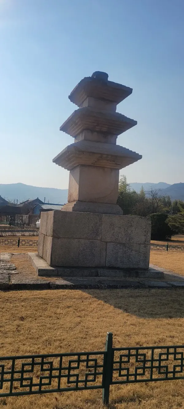 경주 남산동 동·서 삼층석탑 사진 5