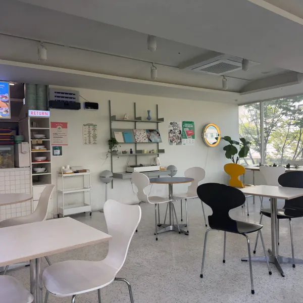 Poke all day ポケ&サラダ ポムゲ店の写真3