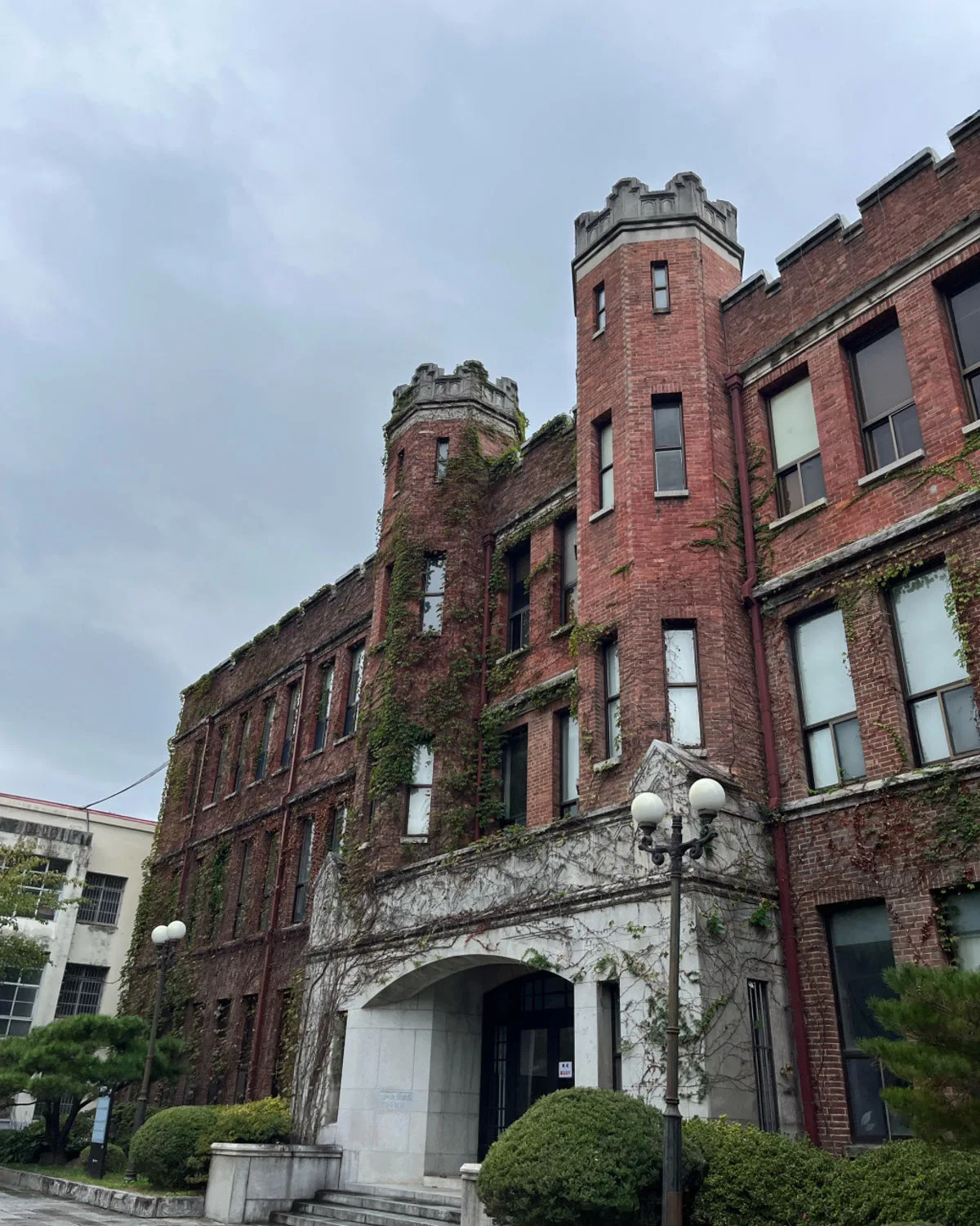 ケソン学校ヘンダーソン館のメイン写真