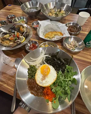 アジメコッケジャン＆ビビンバサン 本店