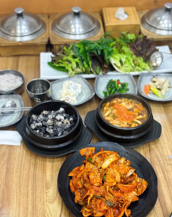 논두렁 우렁쌈밥전문점