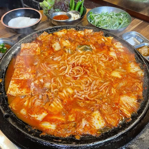 무쇠김치삼겹 연남점 사진 2