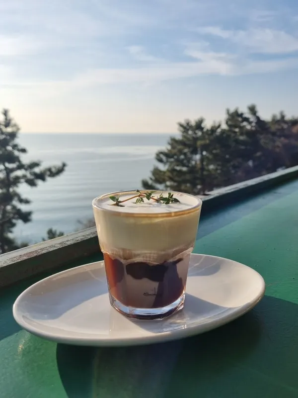 チョルビョクッチプ カフェ ボテガ