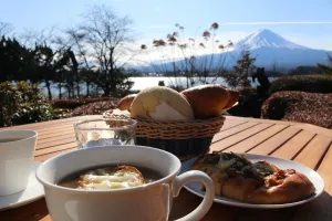 Lake Bake Cafe