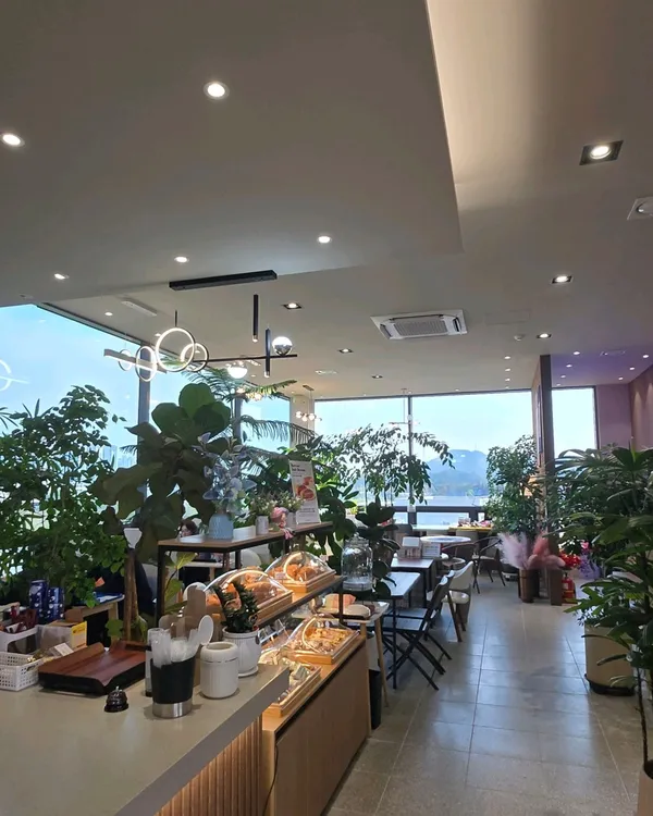 カフェブルーレイン