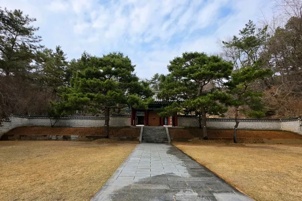 삼충사