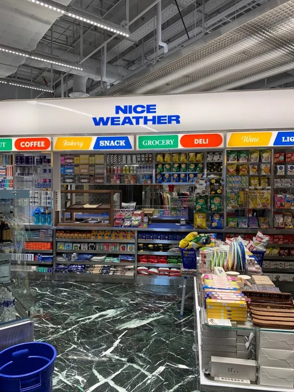 ナイスウェザー ザ・現代ソウル店
