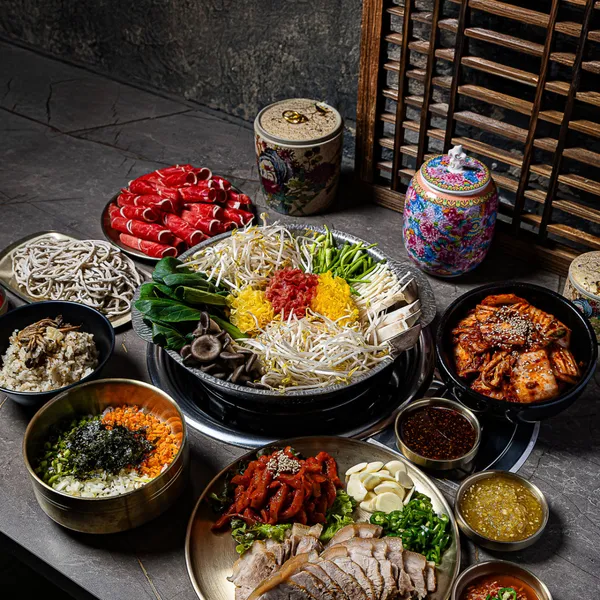 ホミルウォンシャブカルグクス キムポ本店