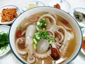 トクチョン食堂