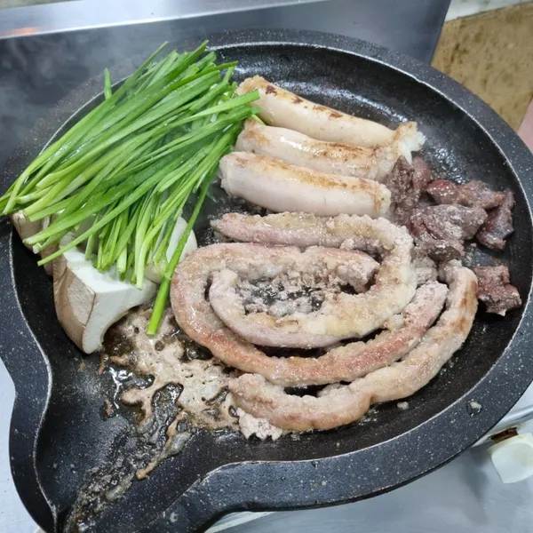クイル食堂 本店