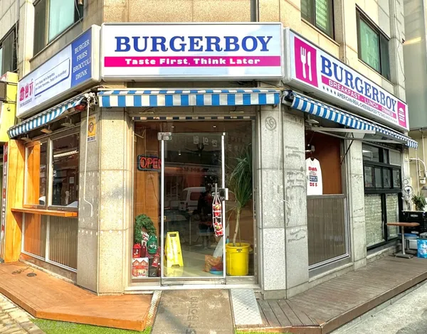 バーガーボーイ クンジャ店