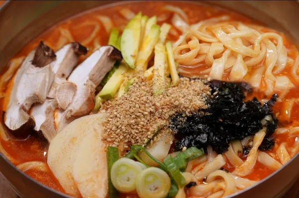 カンヌンジャンカルグクス&クッパ テベク店の写真3