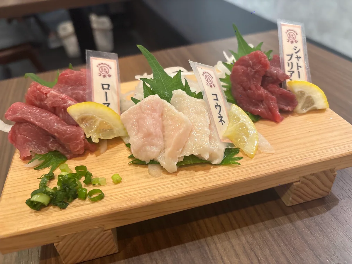 大衆馬肉酒場 うまる 梅田お初天神店のメイン写真
