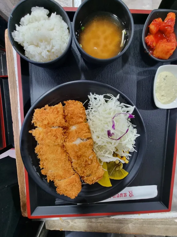 ロイヤルスジェトンカツの写真4