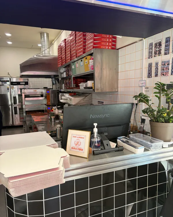 ノモアピザ イス駅店の写真3