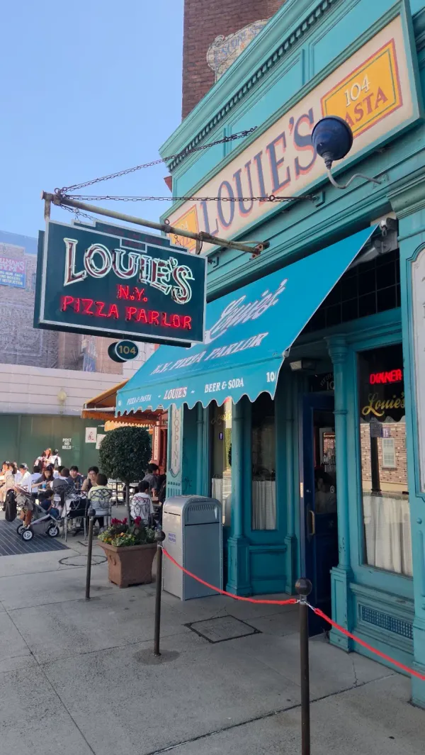 ルイズ N.Y. ピザパーラーの写真2