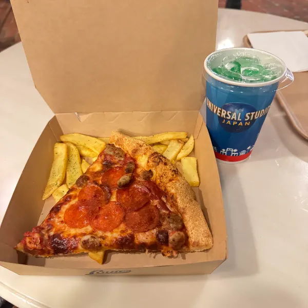 ルイズ N.Y. ピザパーラー