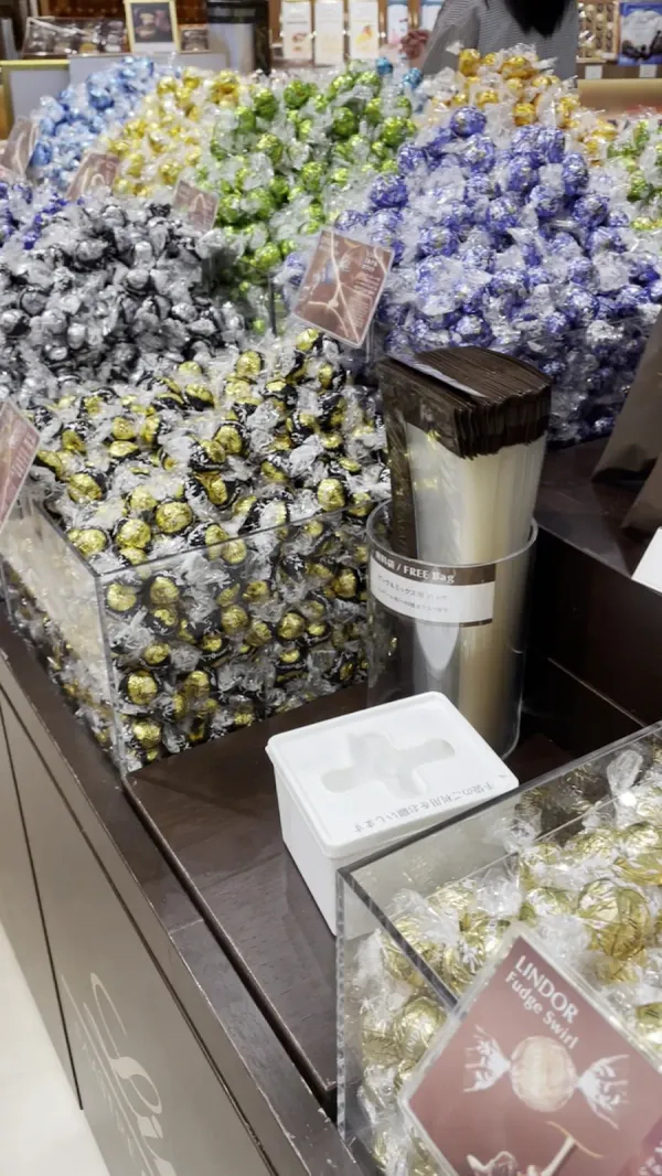 Lindt Chocolate Boutique Tenjin Underground Mallの写真4