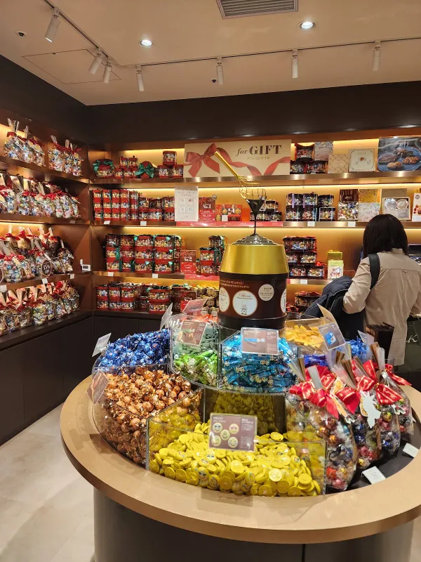 Lindt Chocolate Boutique Tenjin Underground Mallの写真3