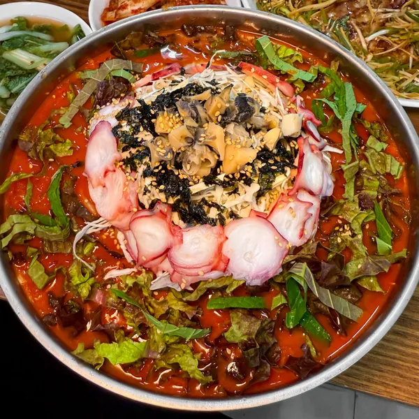 대왕암돌미역닭국수집 사진 2
