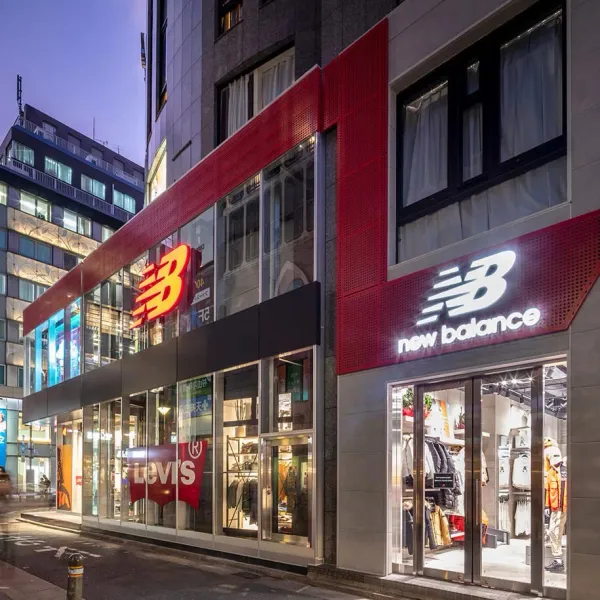 New Balance Fukuoka Storeの写真2