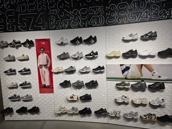 New Balance Fukuoka Storeの写真5