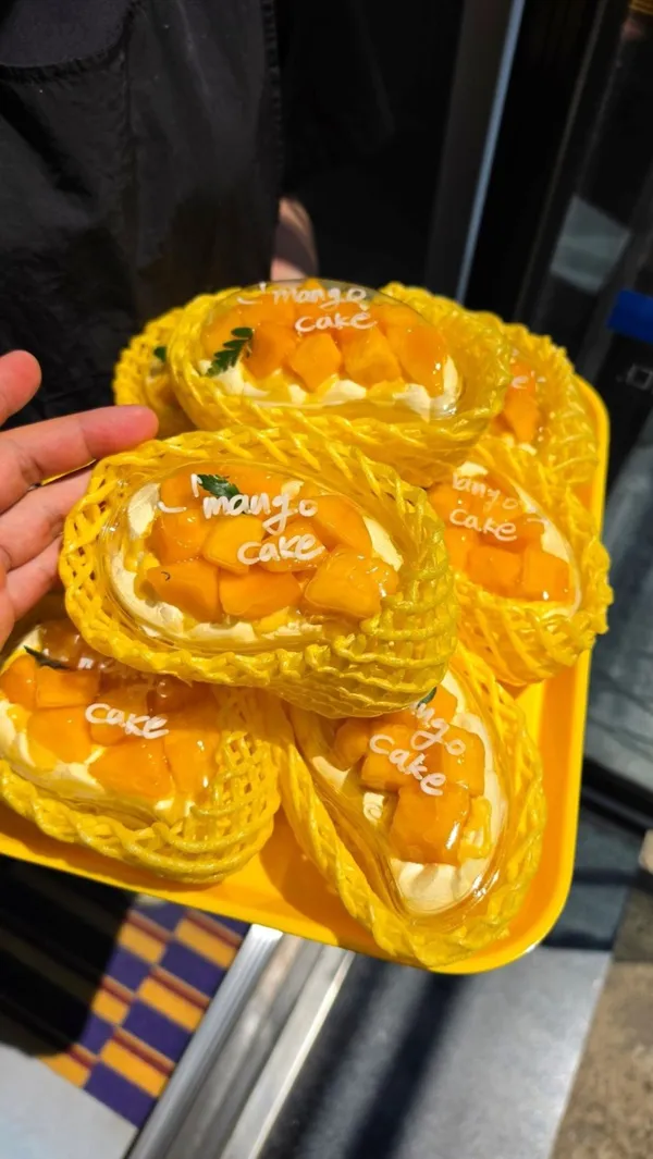 ケーキ食べるクマの写真5