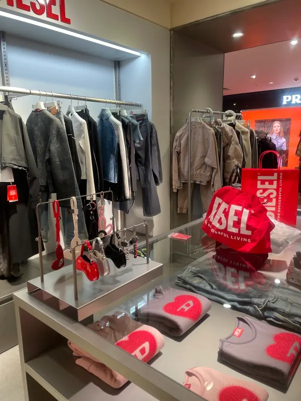 DIESEL 大丸梅田店 (MENS)の写真3