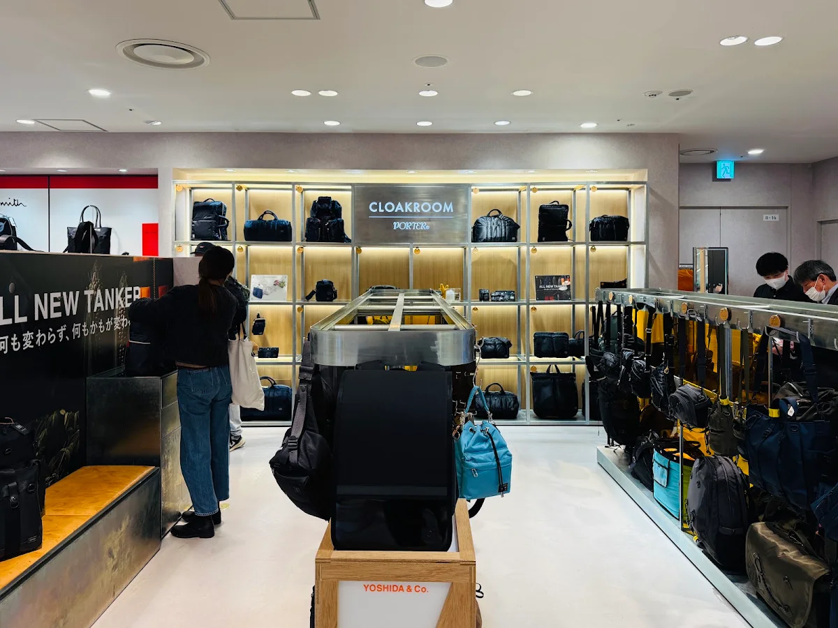 CLOAKROOM by PORTER 阪急うめだ本店のメイン写真