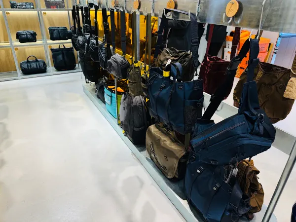 CLOAKROOM by PORTER 阪急うめだ本店の写真2