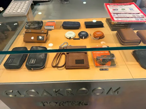 CLOAKROOM by PORTER 阪急うめだ本店の写真3