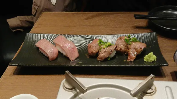 牛カツ&肉寿司のニクヤキベンジャミン博多店の写真4