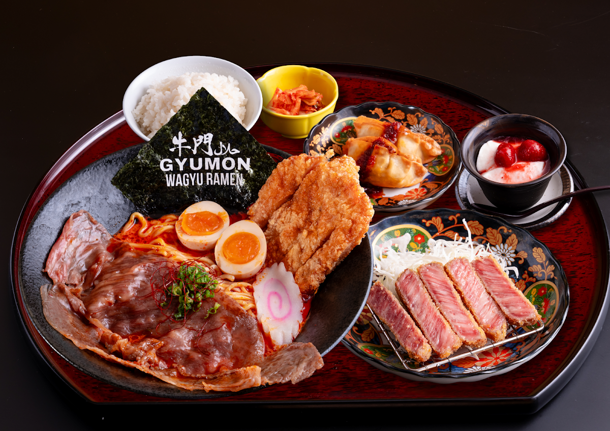 Halal Wagyu Ramen, Burger, Gyukatsu & Vegan – GYUMON Tsutenkaku Osakaのメイン写真
