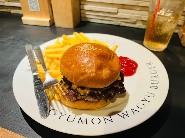 Halal Wagyu Ramen, Burger, Gyukatsu & Vegan – GYUMON Tsutenkaku Osakaの写真5