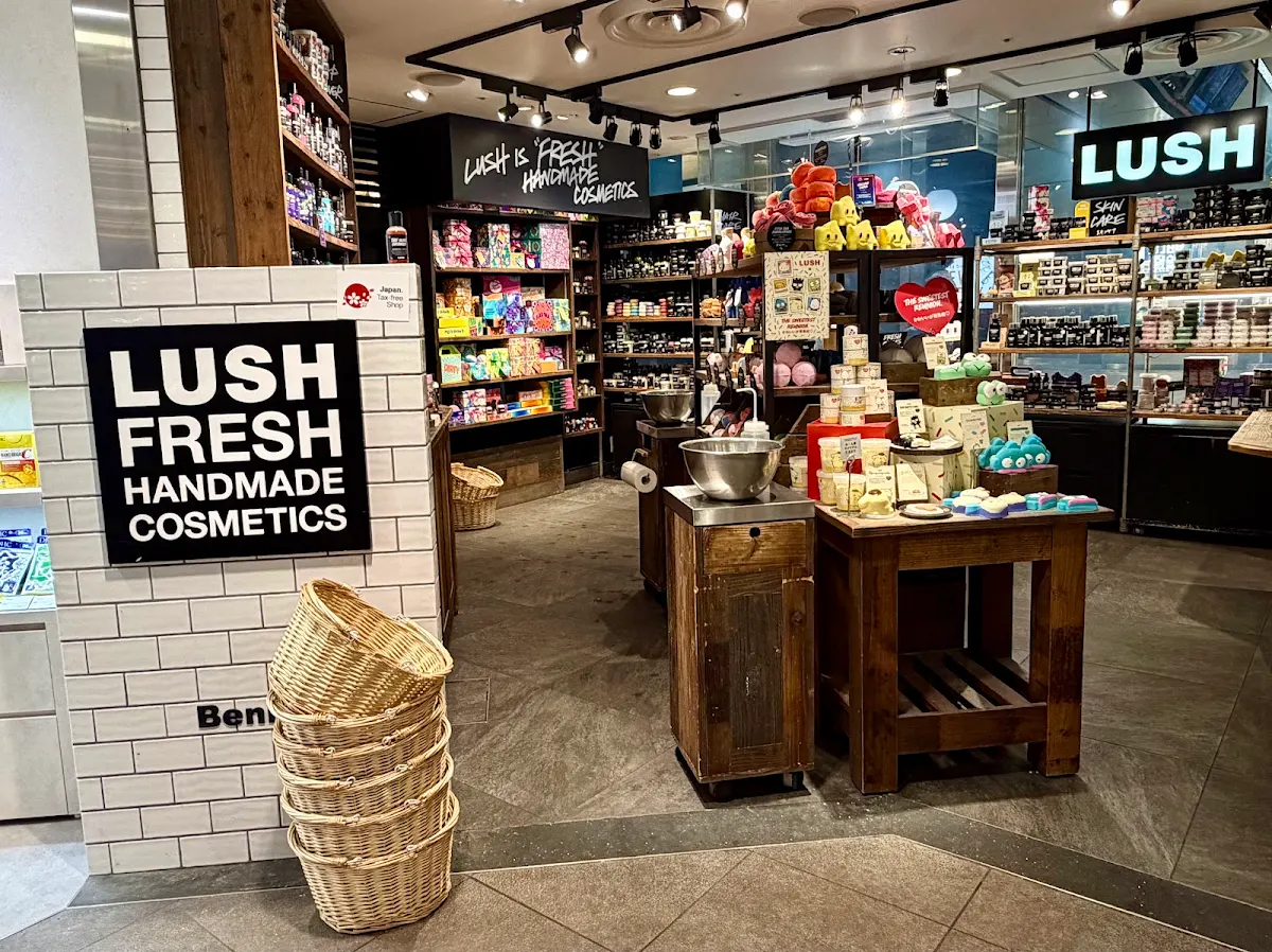 LUSH ホワイティ梅田店のメイン写真
