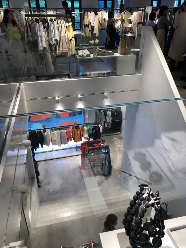 COS 青山店の写真4