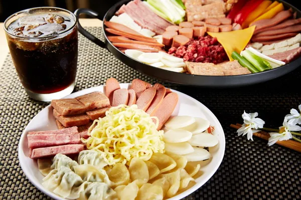 신사부대찌개&품격삼겹살 영등포본사직영점の写真2