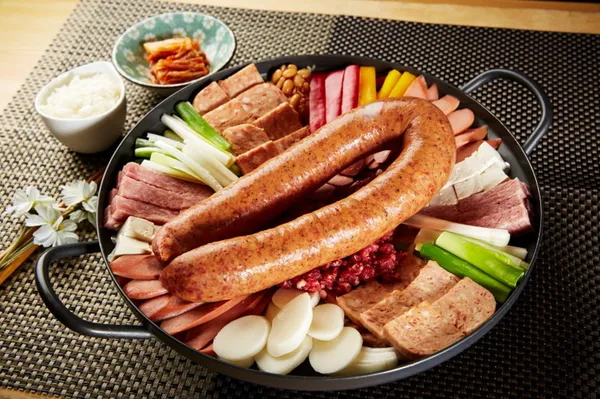 신사부대찌개&품격삼겹살 영등포본사직영점の写真3
