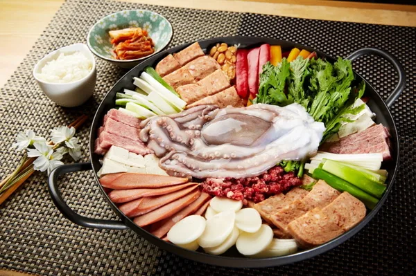 신사부대찌개&품격삼겹살 영등포본사직영점の写真4