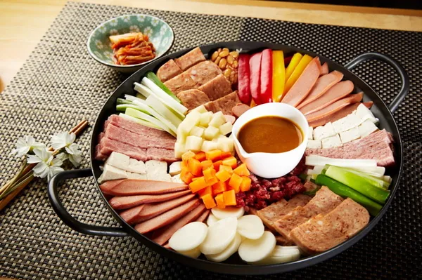 신사부대찌개&품격삼겹살 영등포본사직영점の写真5