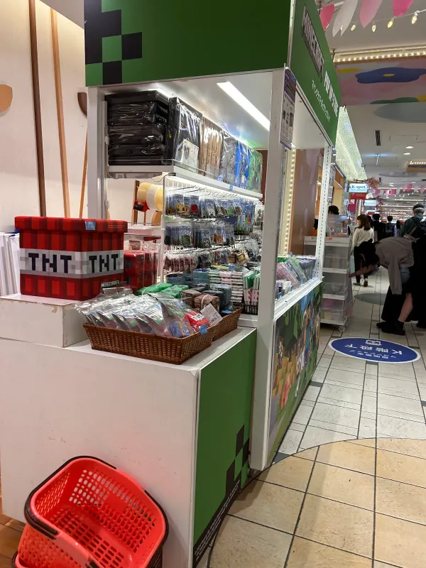 TOKYO GASHAPON STOREの写真5