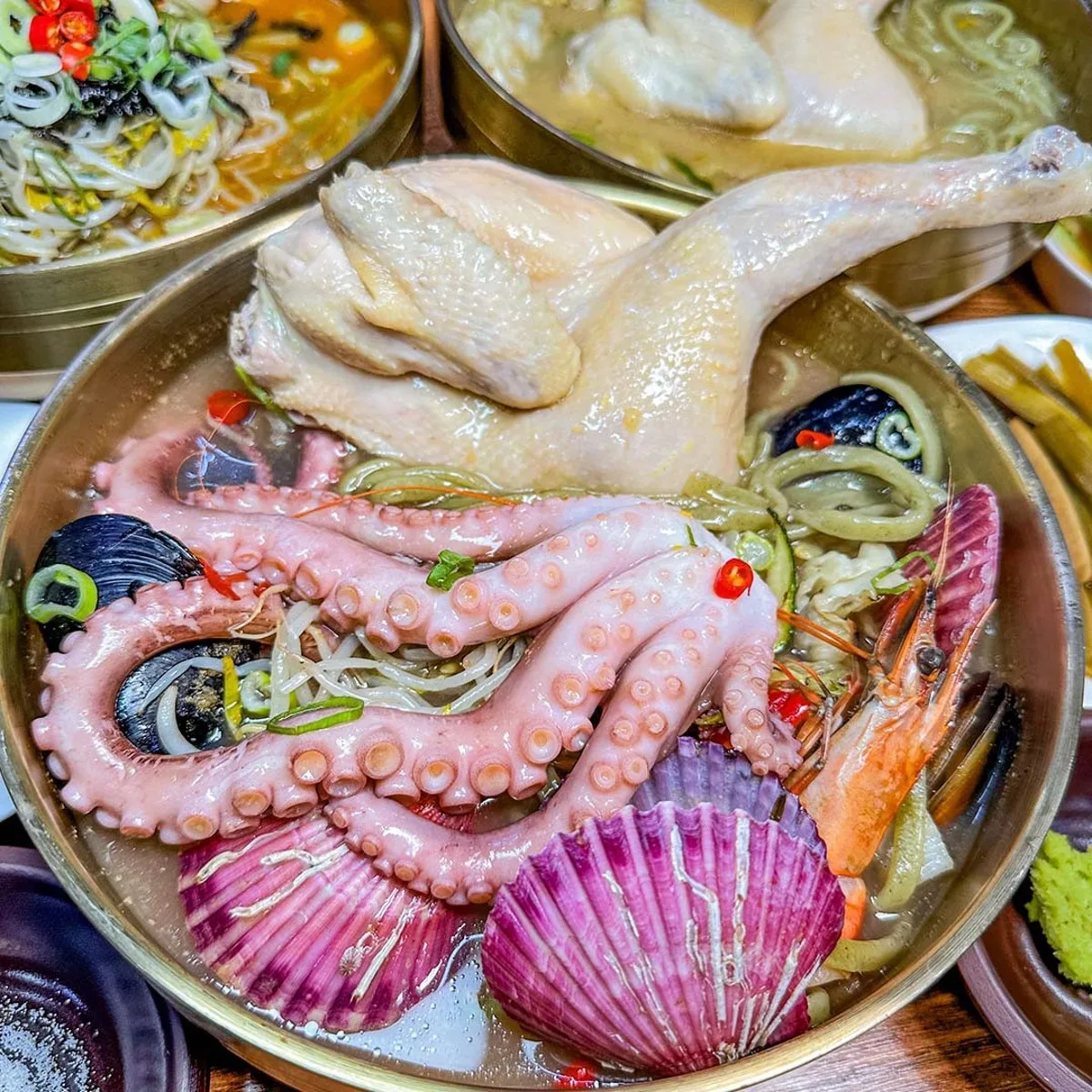 대왕암돌미역닭국수집 대표 사진