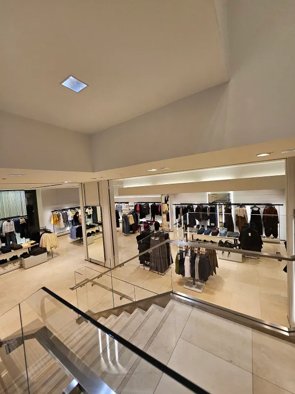 ZARA 福岡天神西通り店の写真3