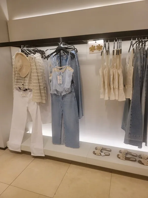 ZARA 福岡天神西通り店の写真2
